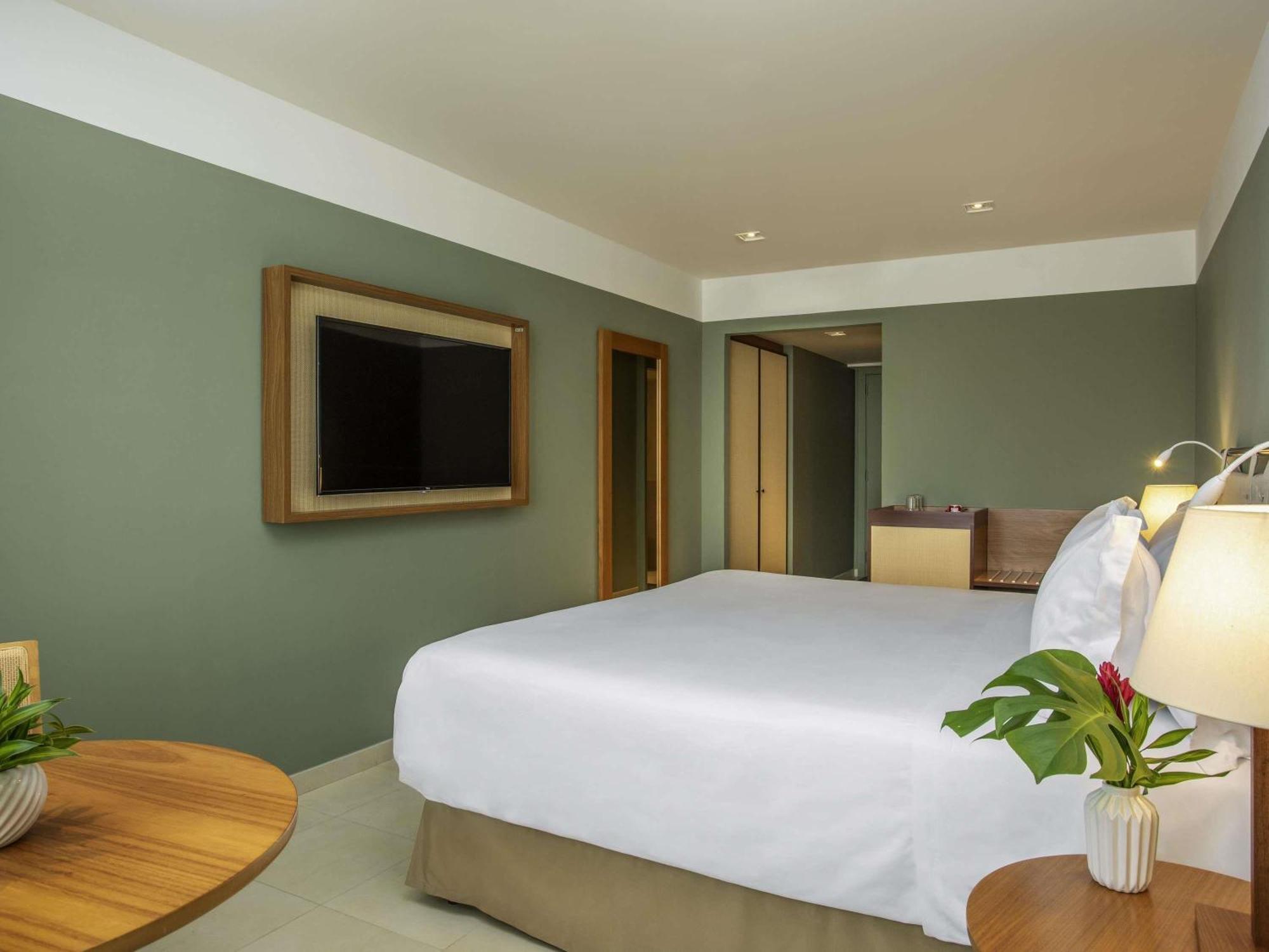 Deluxe City View King Bed Room