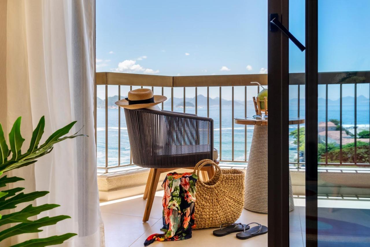 Suite King Ouro com 1 Quarto e Vista Mar